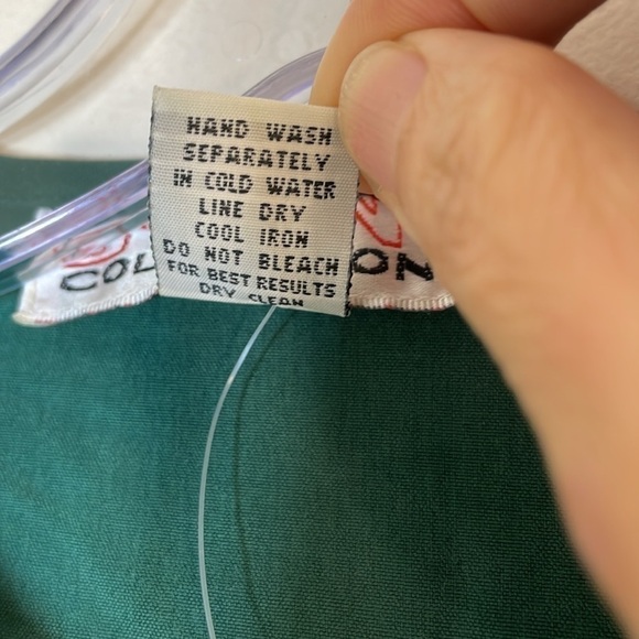 NWT. STUNT Collections Washable 100% Silk Button Up Shirt. Medium - Picture 3 of 11